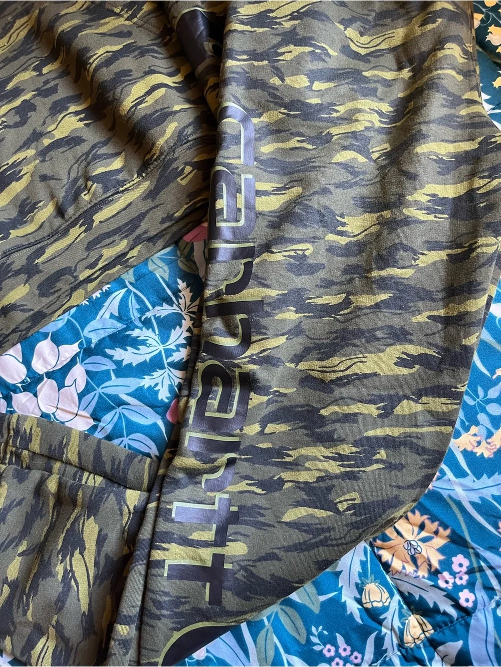 Carhartt Kids Olive Green Camo Hoodie & Jogger Set Size XL 18/20